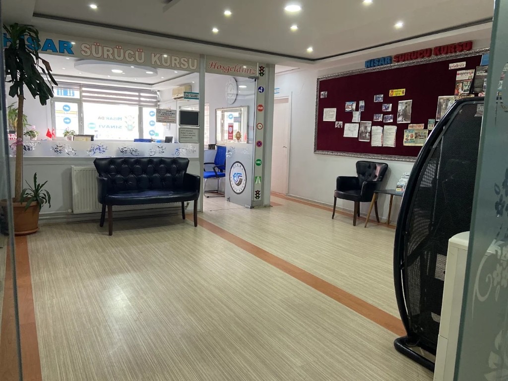 Hisar Sürücü Kursu giriş ve bekleme salonu